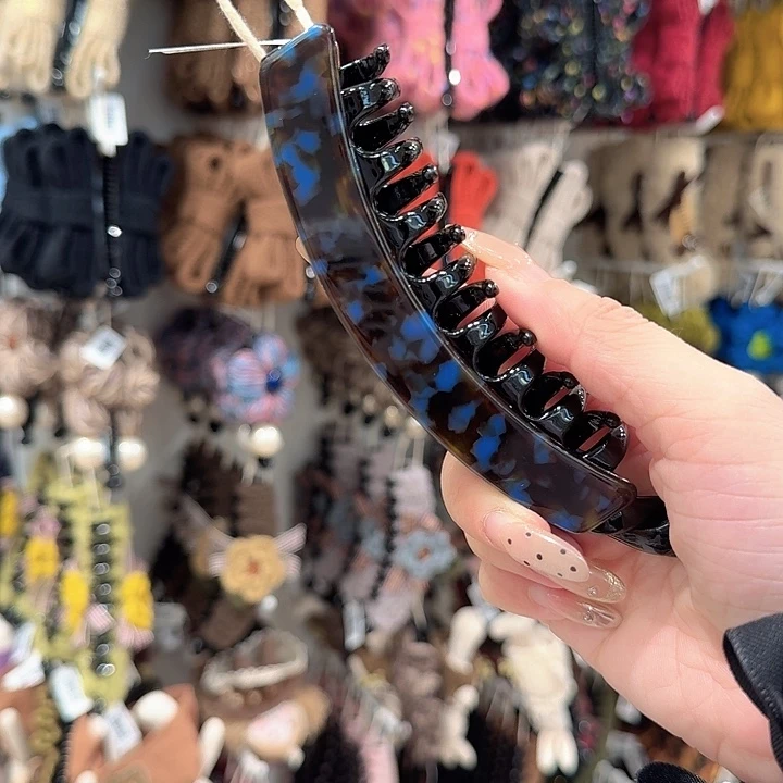 琥珀色醋酸香蕉夹