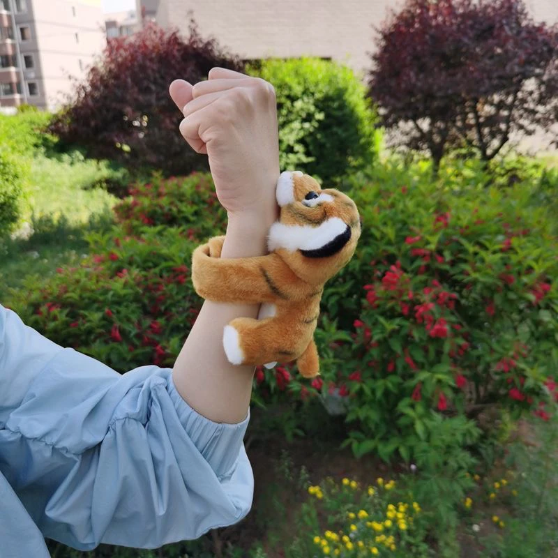 萌趣生肖老虎拍拍圈毛绒玩偶装饰手环小礼物