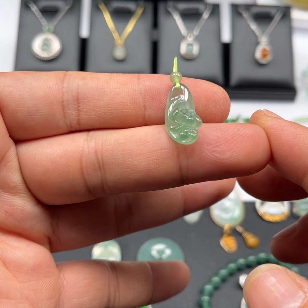 翡翠未镶嵌颈饰福利