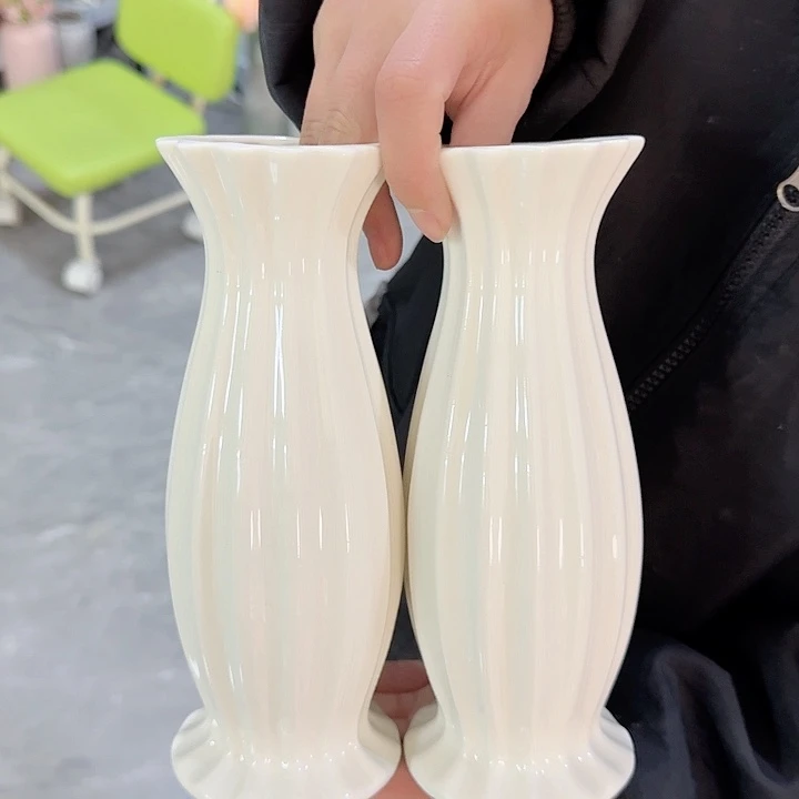 瓶两个小蛮腰陶瓷高20厘米微瑕