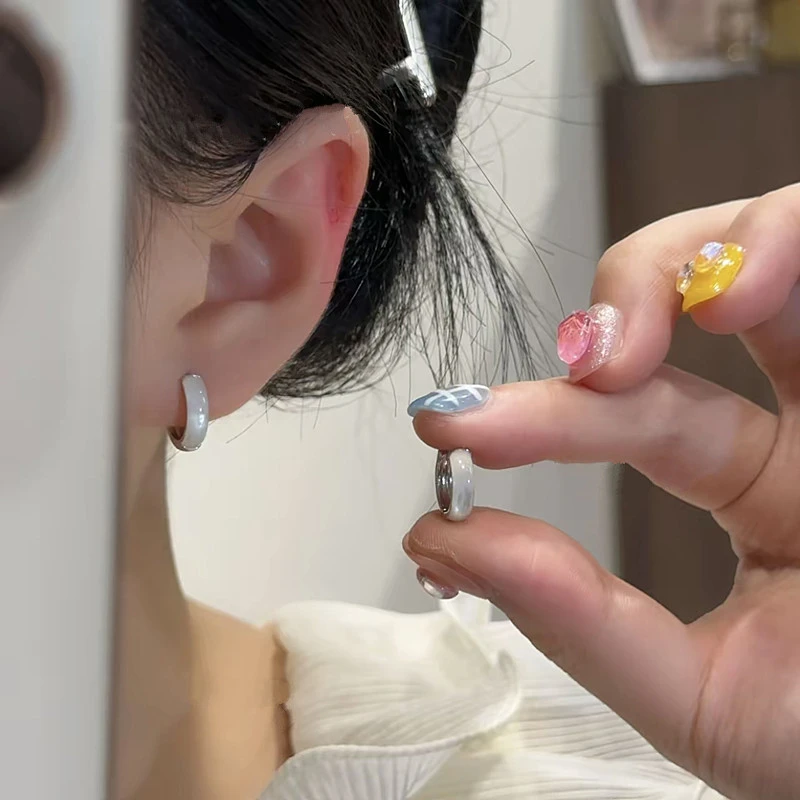 铜合金耳饰 银色珐琅耳扣女小众设计感时尚气质百搭精致耳环耳饰