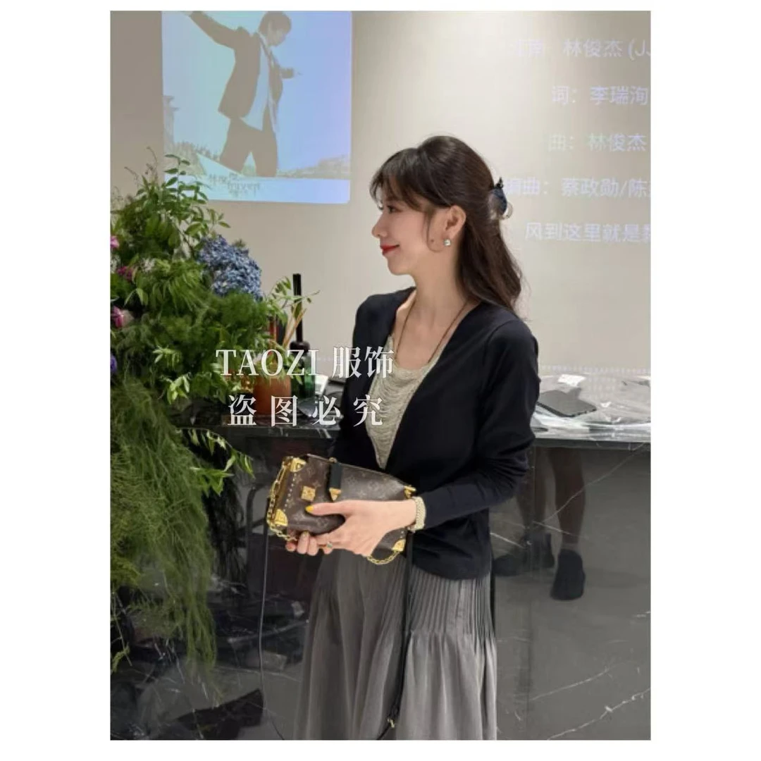 桃子自制 09966 【珍妮穿搭】设计师款珠链V领气质显瘦百搭上衣