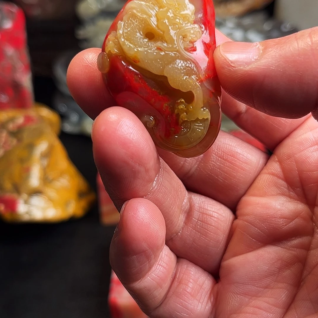 昌化石其他闲**枚昌化田黄鸡血石挂件