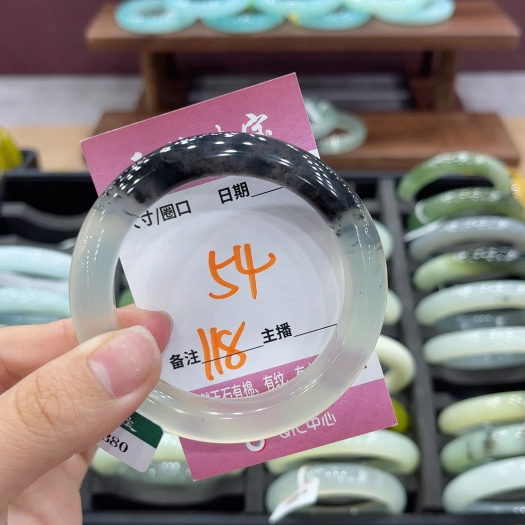 熊***蛇纹石玉未镶嵌手镯