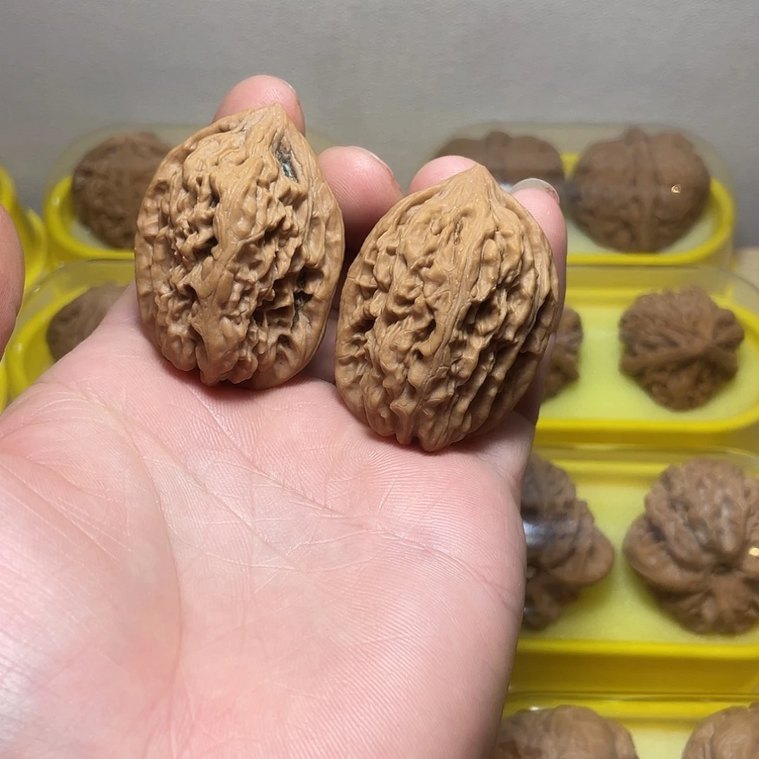 文玩核桃吊坠鸡心