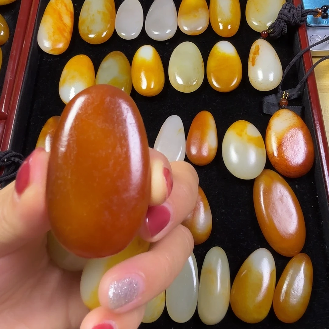 红***4和田玉未镶嵌颈饰