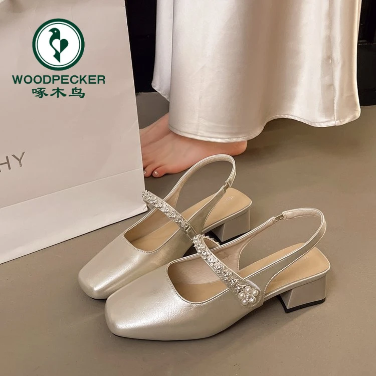 啄木鸟舒适方头水钻粗跟包头凉鞋女2025夏新款中跟后空玛丽珍单鞋