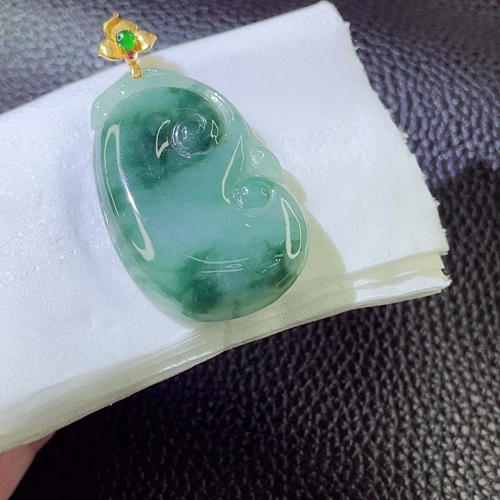 翡翠颈饰18K金镶嵌翡翠