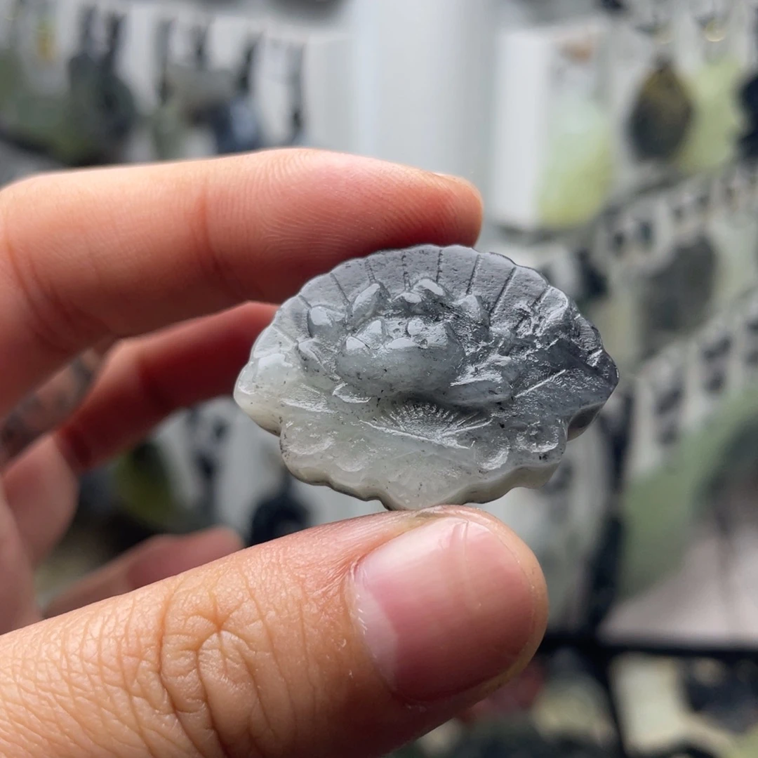 岫玉未镶嵌吊坠莲花扇子