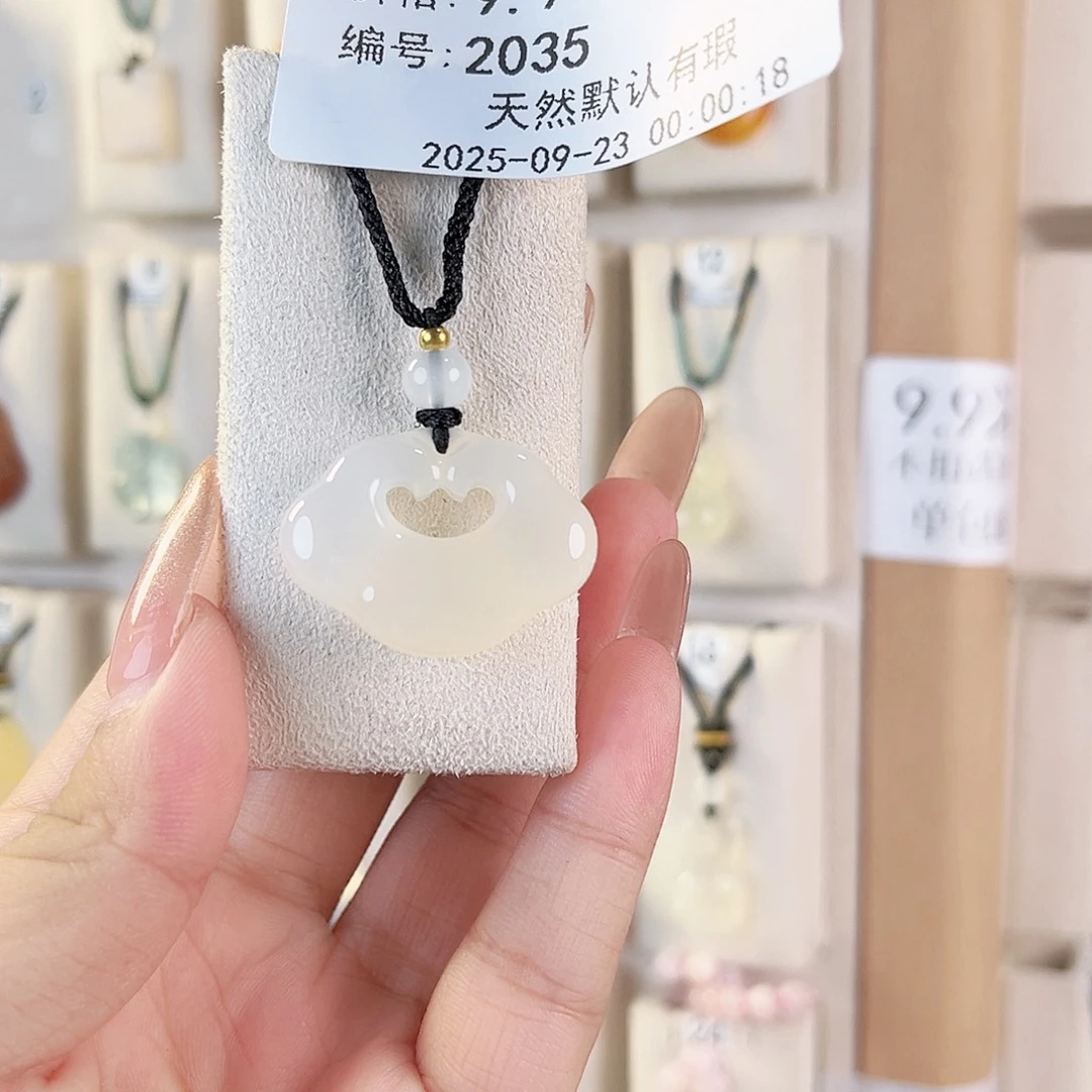 夏***望未镶嵌颈饰玛瑙/玉髓