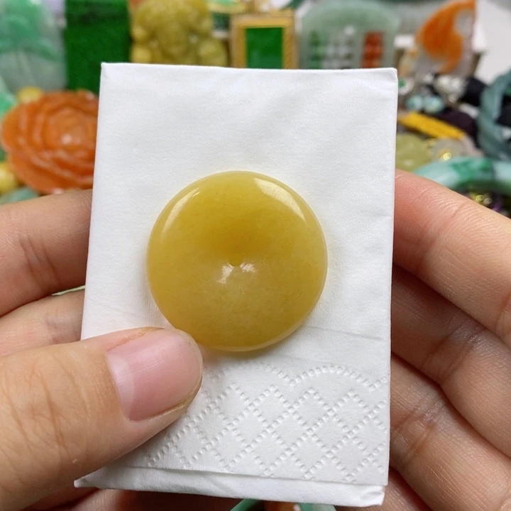 翡翠吊坠(赠链)未镶嵌