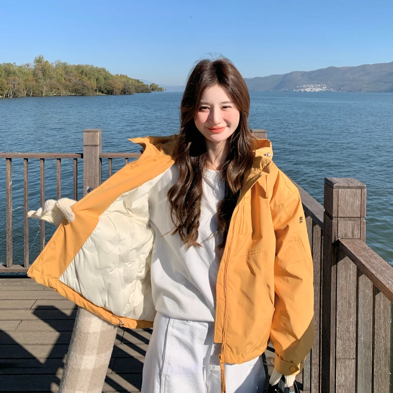 落叶黄短款冲锋衣羽绒服女冬季洋气休闲小个子加厚工装白鸭绒外套