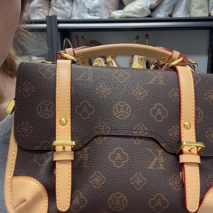 蚕丝PVC清货，不退不换仅此一个包包没有任何问题