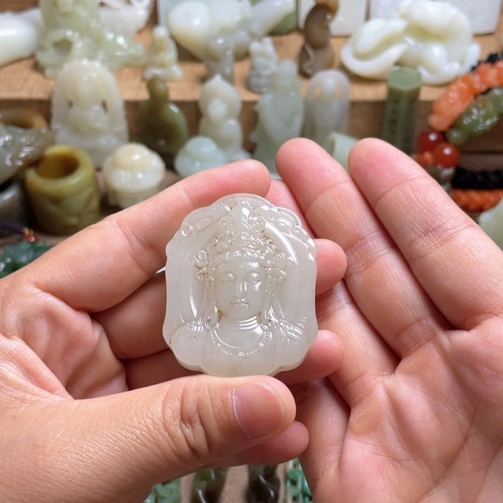 和田玉未镶嵌颈饰静****怒