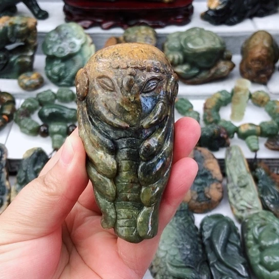 未镶嵌岫岩河磨玉（透闪石质玉）把件