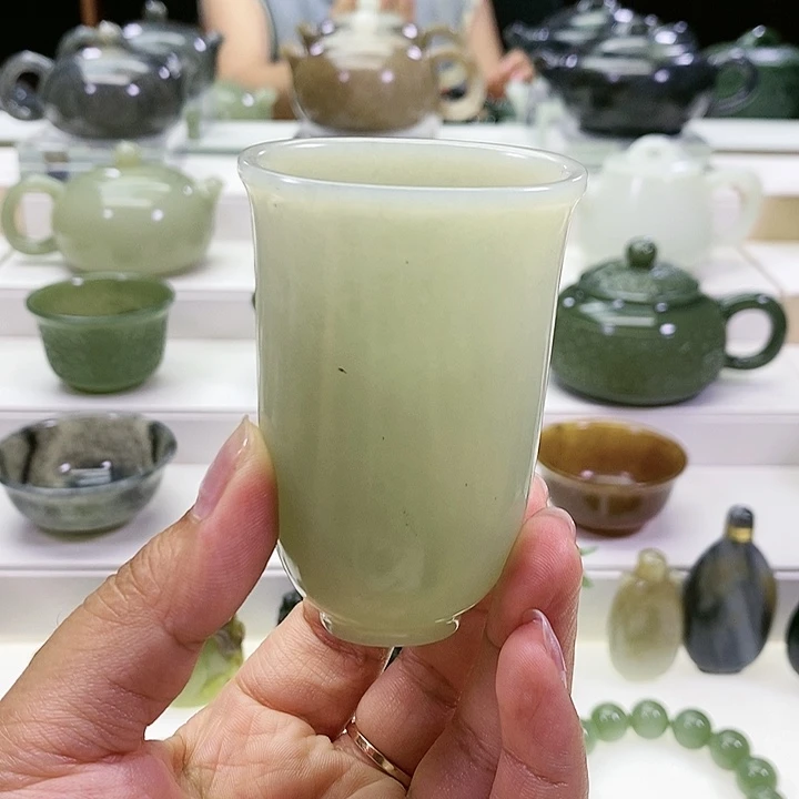 未镶嵌和田玉挂件杯子