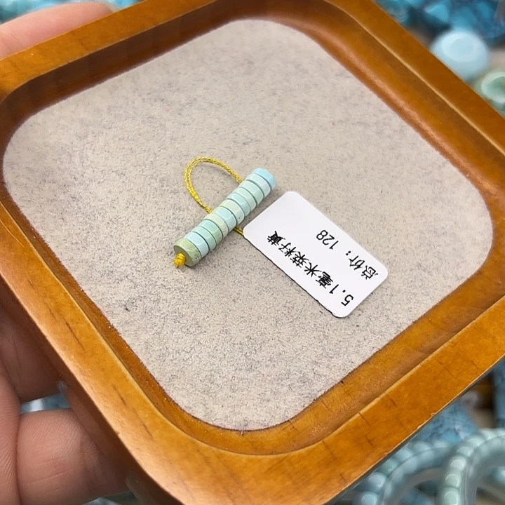 绿松石未镶嵌颈饰