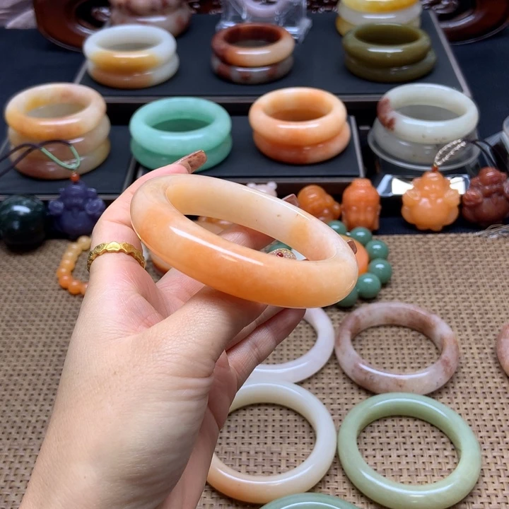 石英质玉未镶嵌手镯