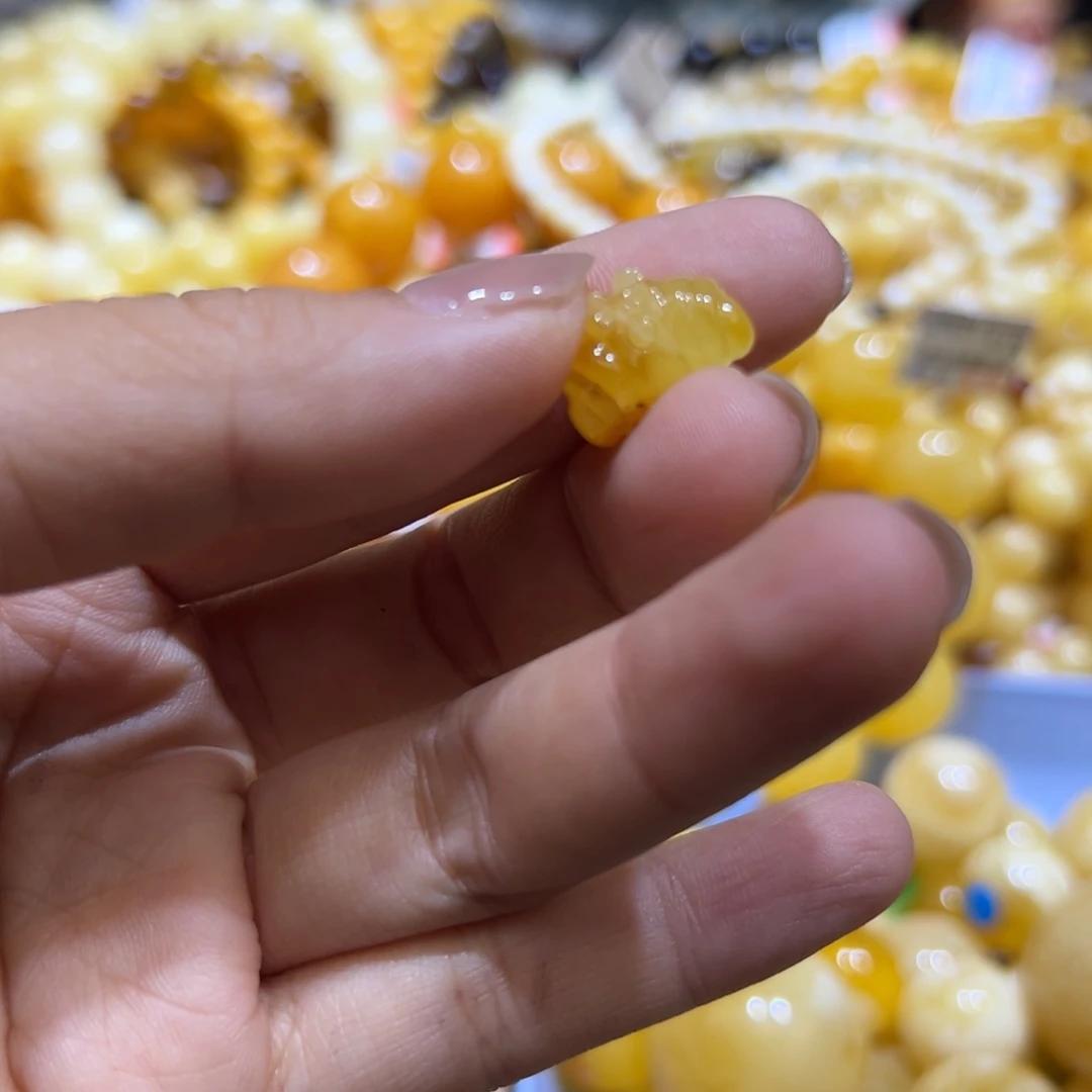 琥珀珠宝奇石未镶嵌
