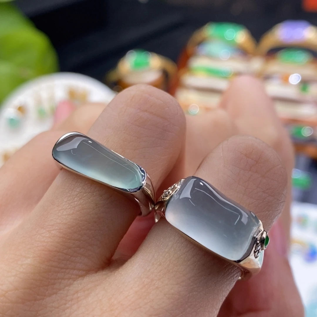 翡翠戒指18K金镶嵌戒指