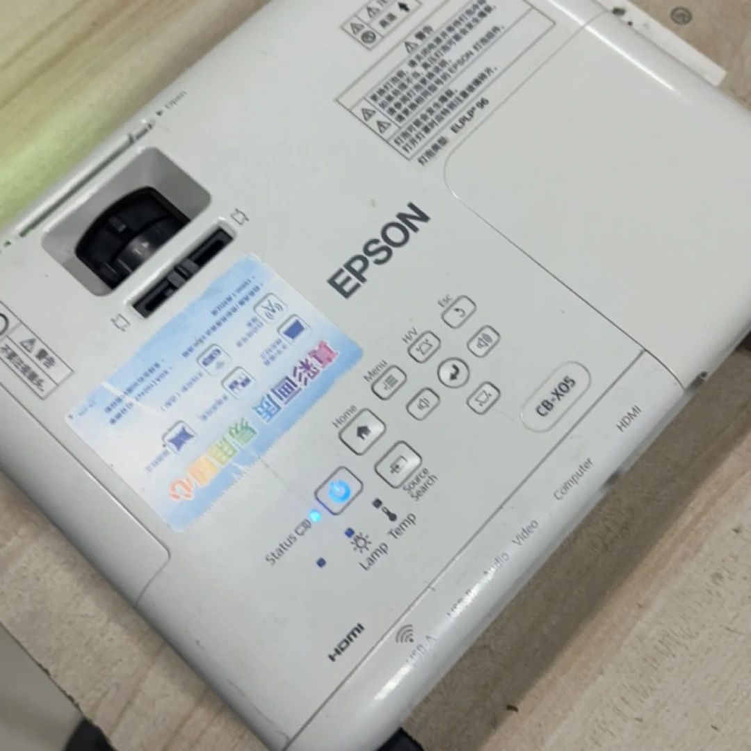 二手爱前生投影伴运费到付1024/768分辨率