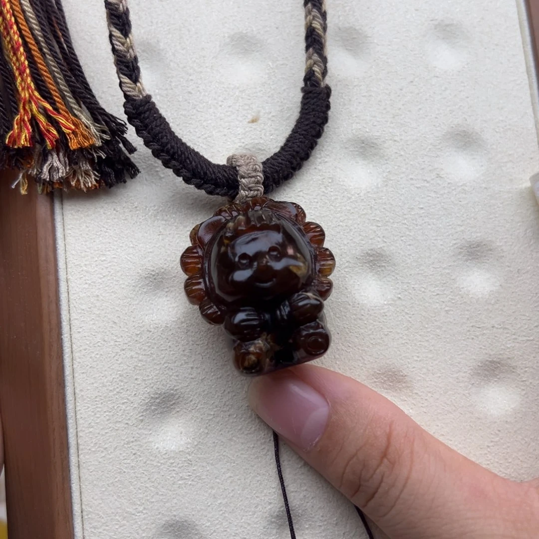 琥珀未镶嵌珠宝奇石多妹吊坠