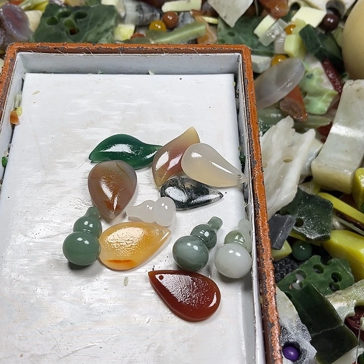未镶嵌透闪石质玉珠宝奇石老****心