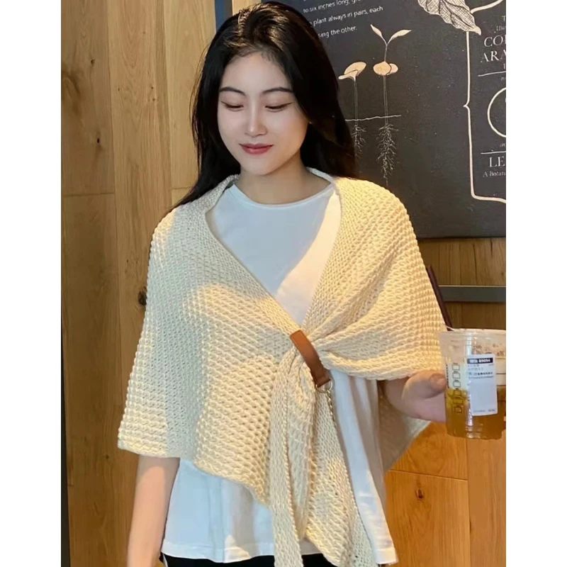 韩版针织披肩女秋冬镂空百搭洋气三角披肩斗篷外搭保暖装饰围巾