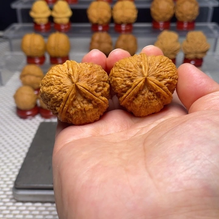 文玩核桃把件4密石三棱