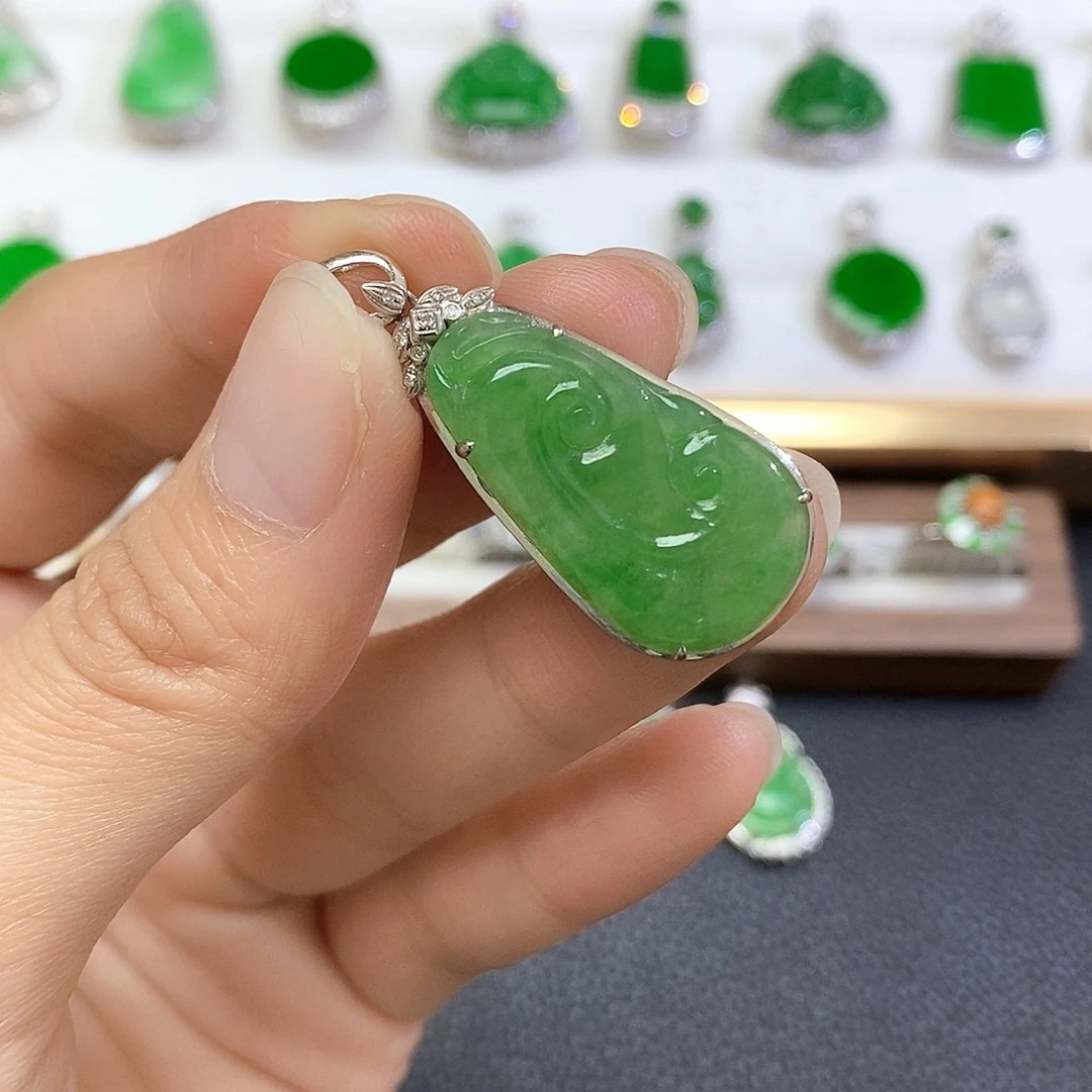 翡翠18K金镶嵌吊坠(不含链)