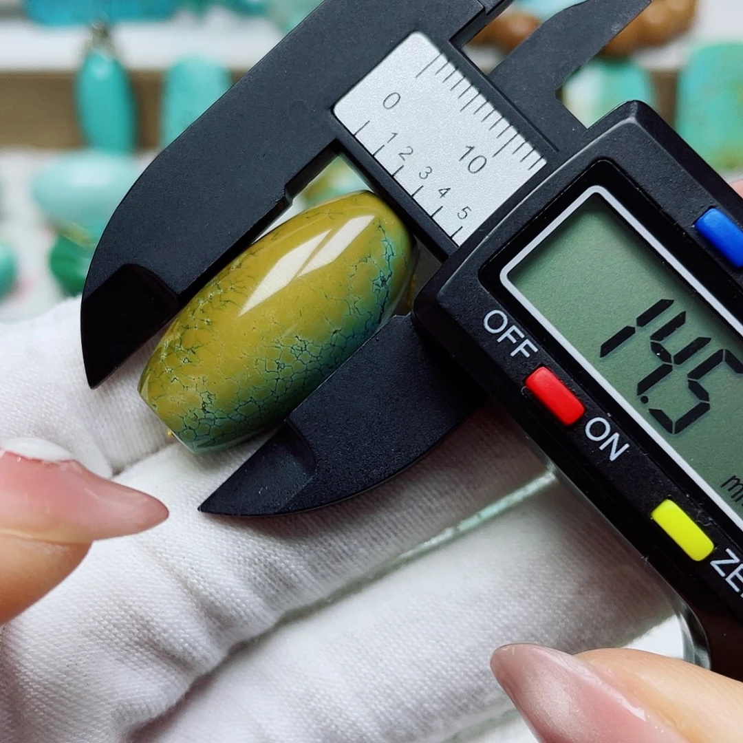 绿松石未镶嵌挂件