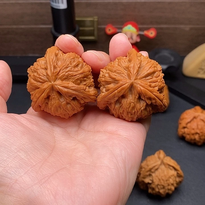 晴***李把件文玩核桃白奔