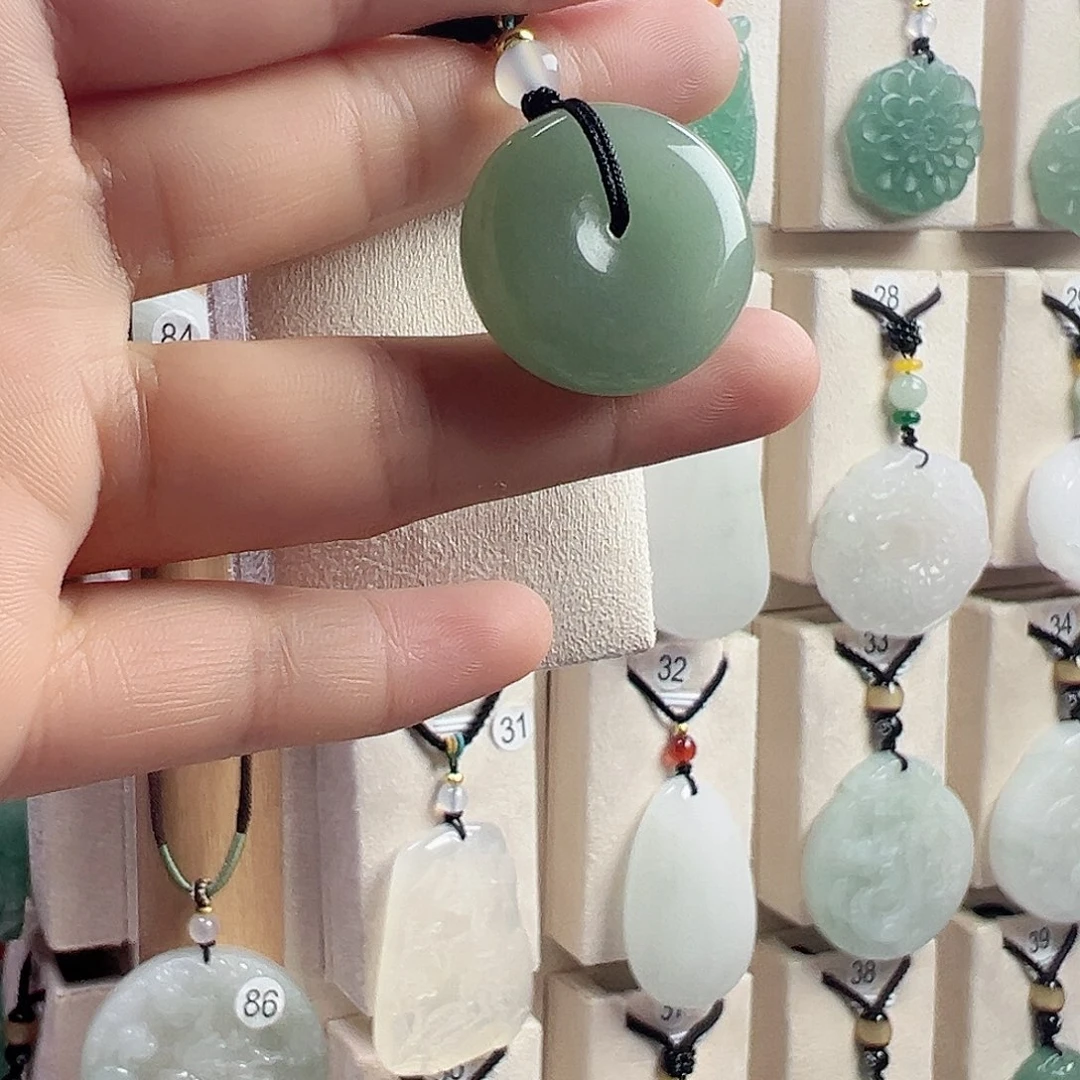 石英质玉未镶嵌颈饰