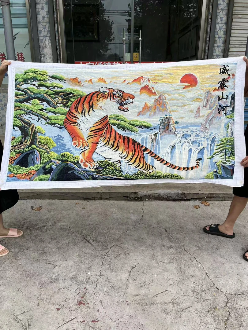 手工绣好的十字绣成品威震山河