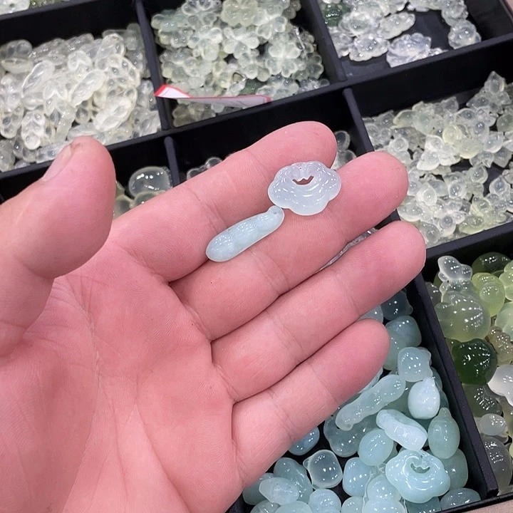 合金蛇纹石玉颈饰