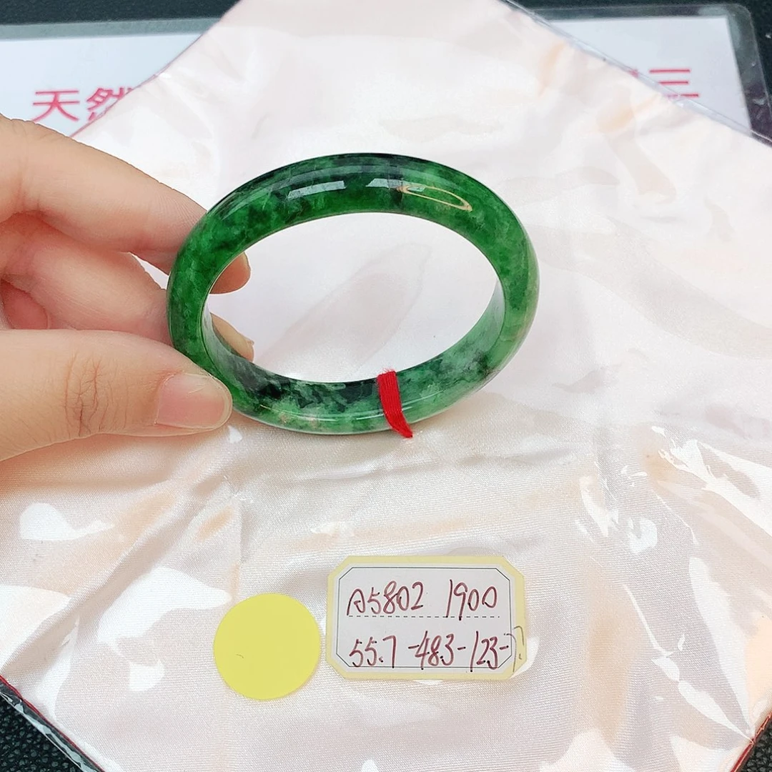 翡翠手镯未镶嵌翡翠手镯
