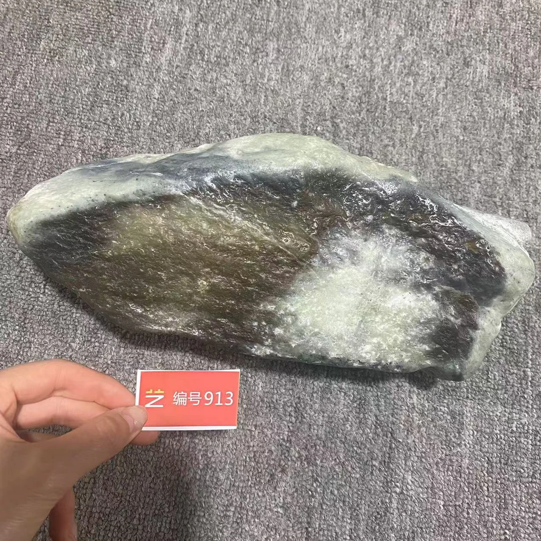 新疆玉料原石发一件编号913