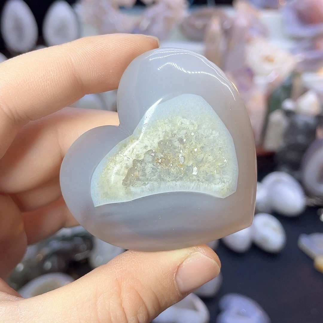 水晶晶洞爱心未镶嵌