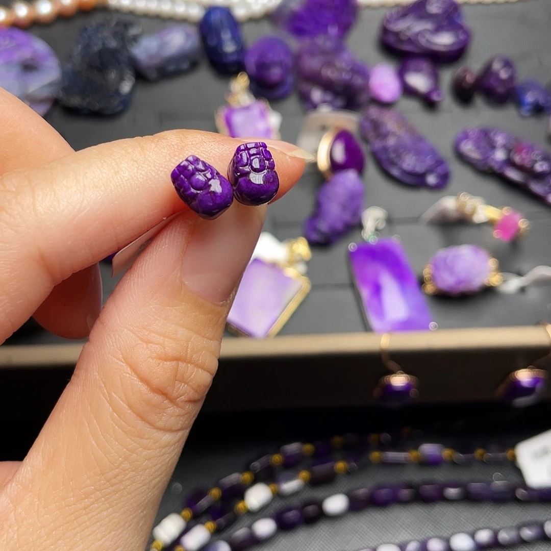 18K金镶嵌苏纪石（舒俱来）耳钉