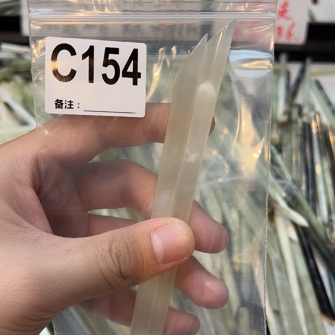 等***秋未镶嵌蛇纹石玉发饰