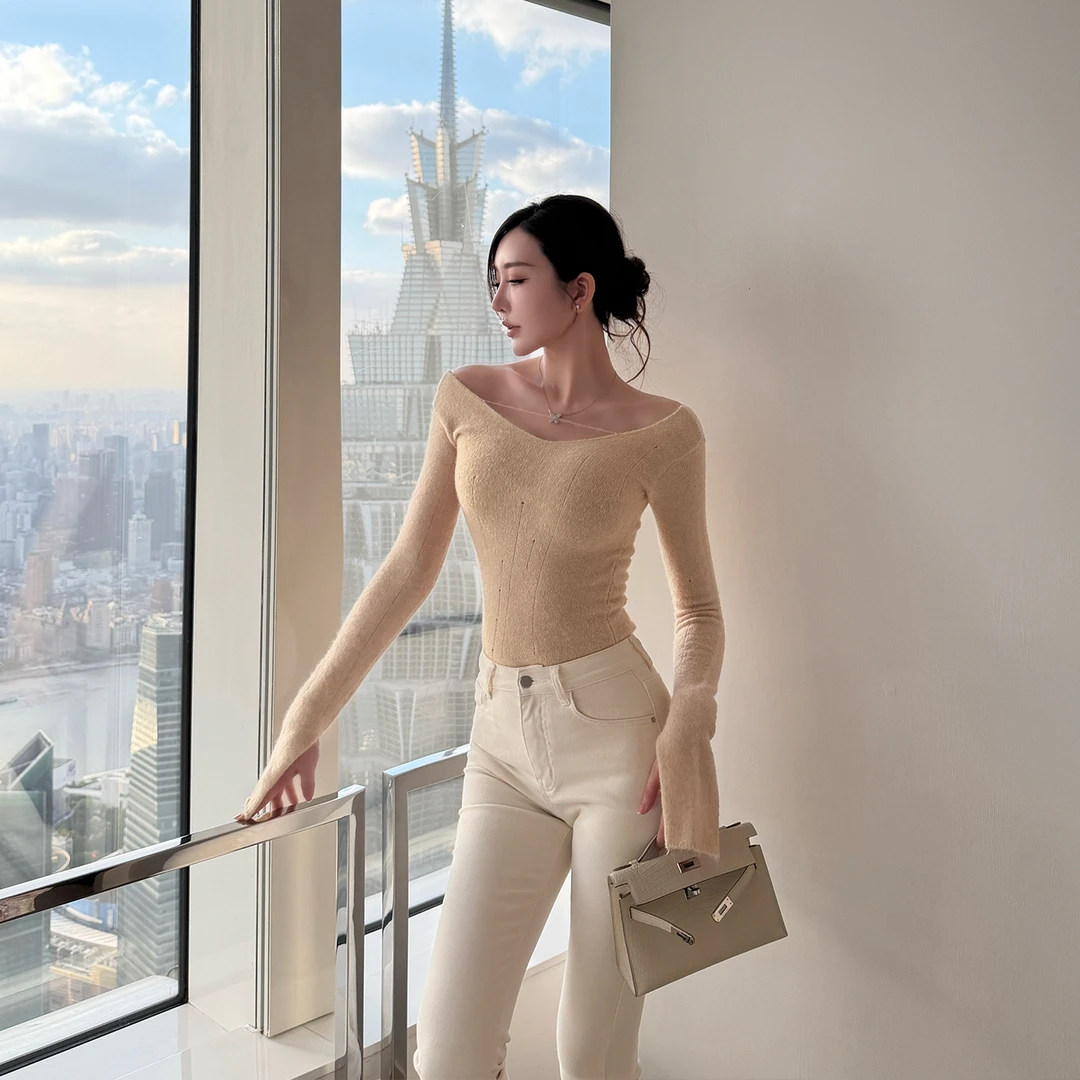 SX善喜淡黄色V领露肩针织上衣女别致性感温柔风修身内搭打底衫T恤