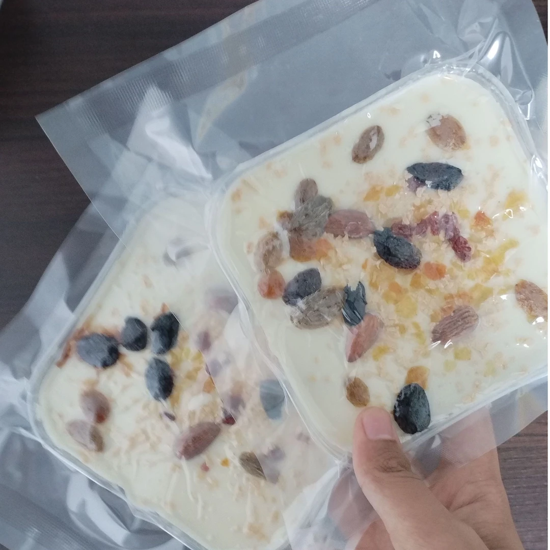 网红零食炒酸奶含坚果黑加仑葡萄干的特产小吃