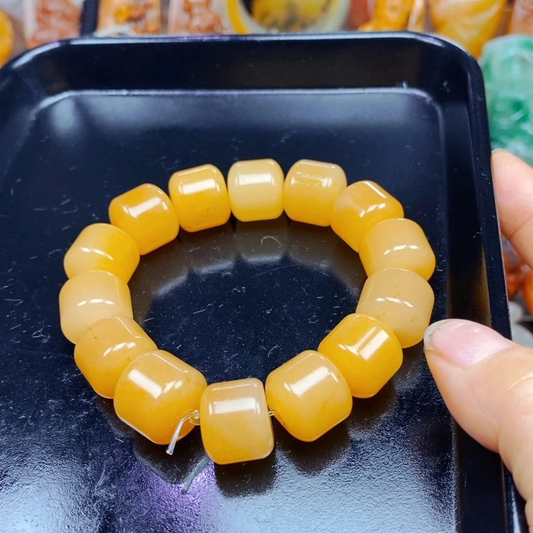 石英质玉（黄龙玉）未镶嵌颈饰