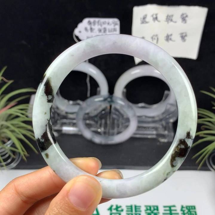 翡翠未镶嵌手镯28号。60.5圈