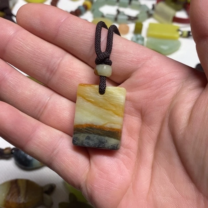 蛇纹石玉未镶嵌挂件