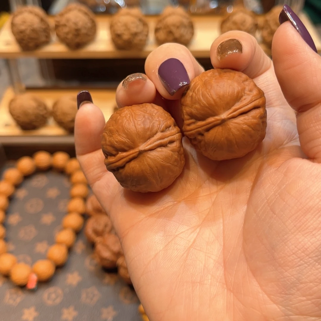 文玩核桃把件红皮金锭