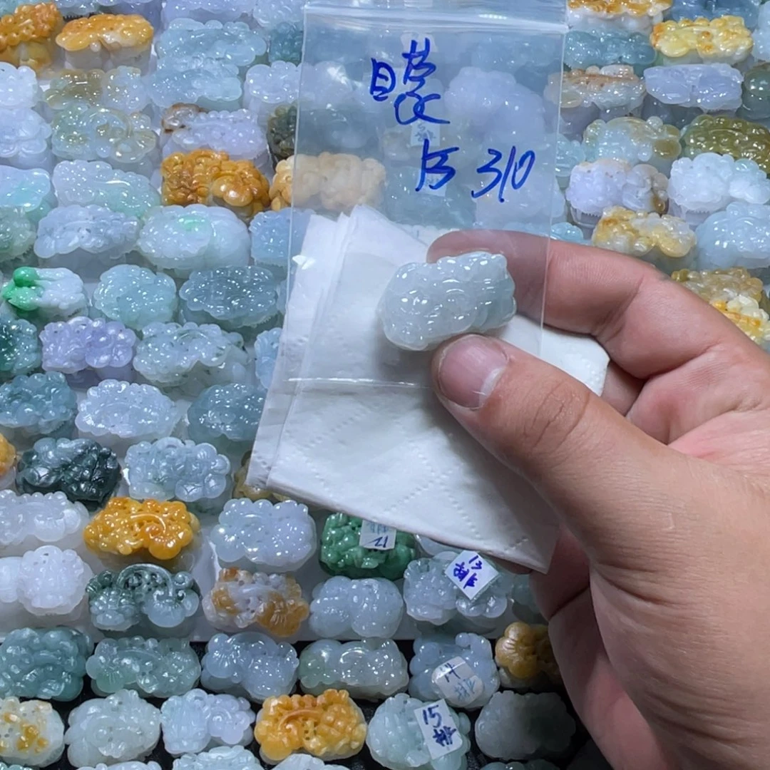 矇***矇翡翠未镶嵌颈饰天然