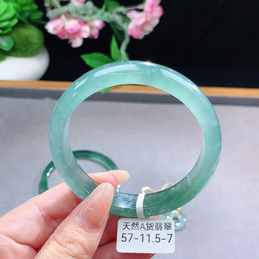 未镶嵌手镯（圆镯）翡翠