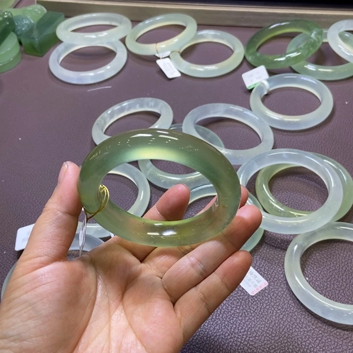 蛇纹石玉未镶嵌手镯54