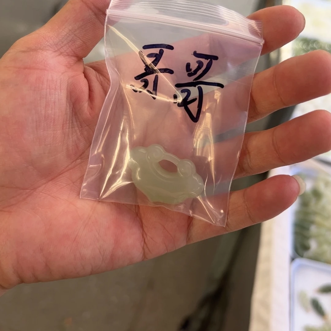 和田玉未镶嵌颈饰辥**?